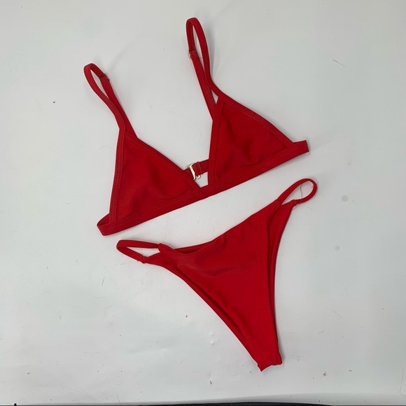 Red bikini - Picture 7 of 7